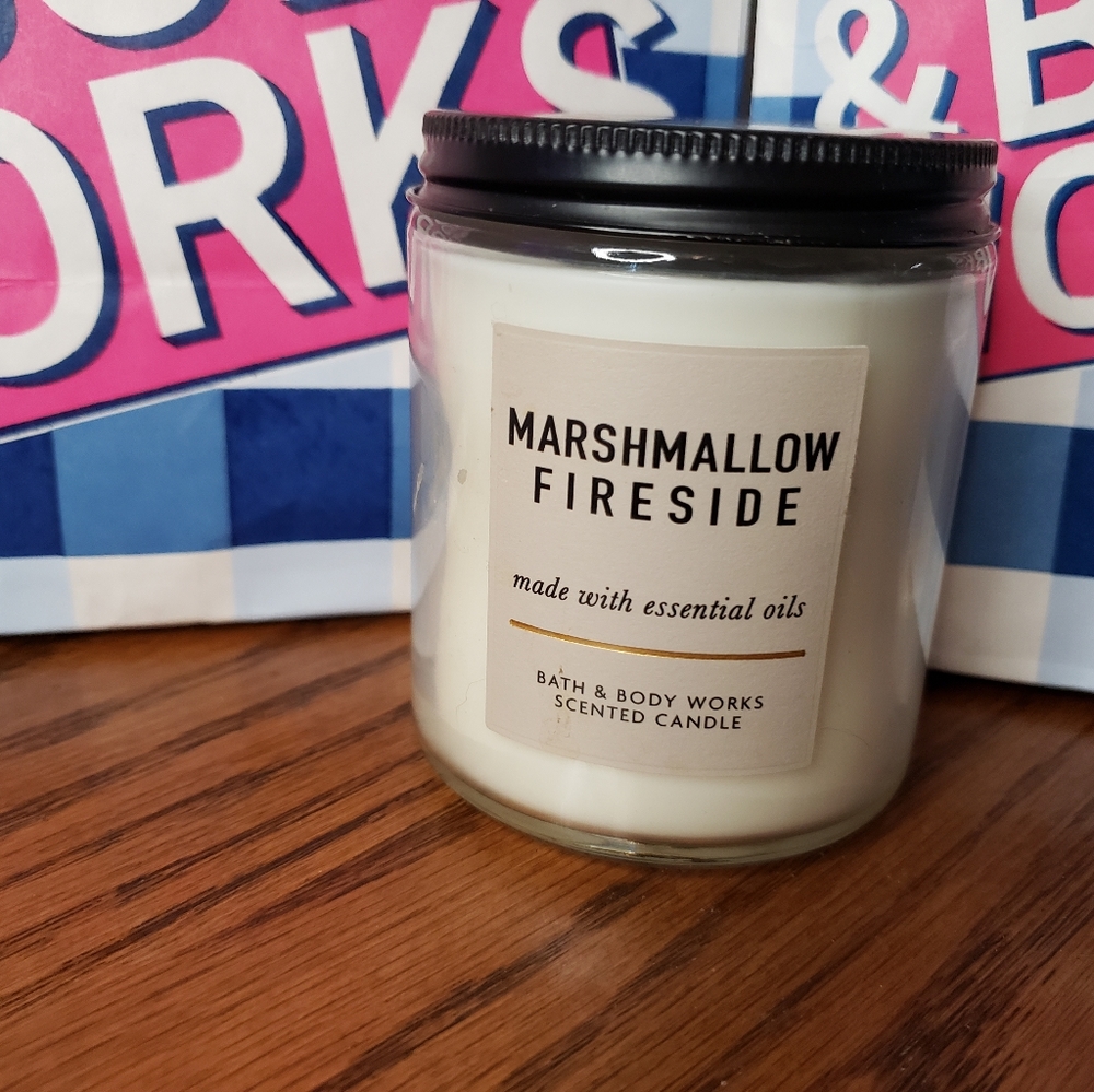 Bath & Body Works | 1-Wick Marshmallow Fireside Candle